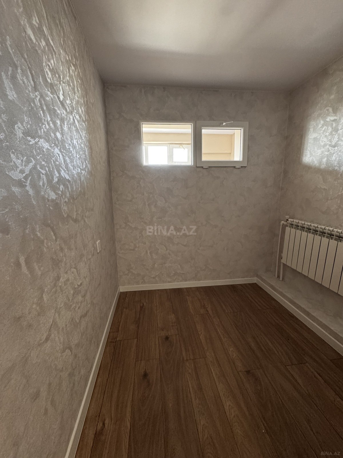 3 otaqlı Köhnə tikili, Bakıxanov q., Bakı