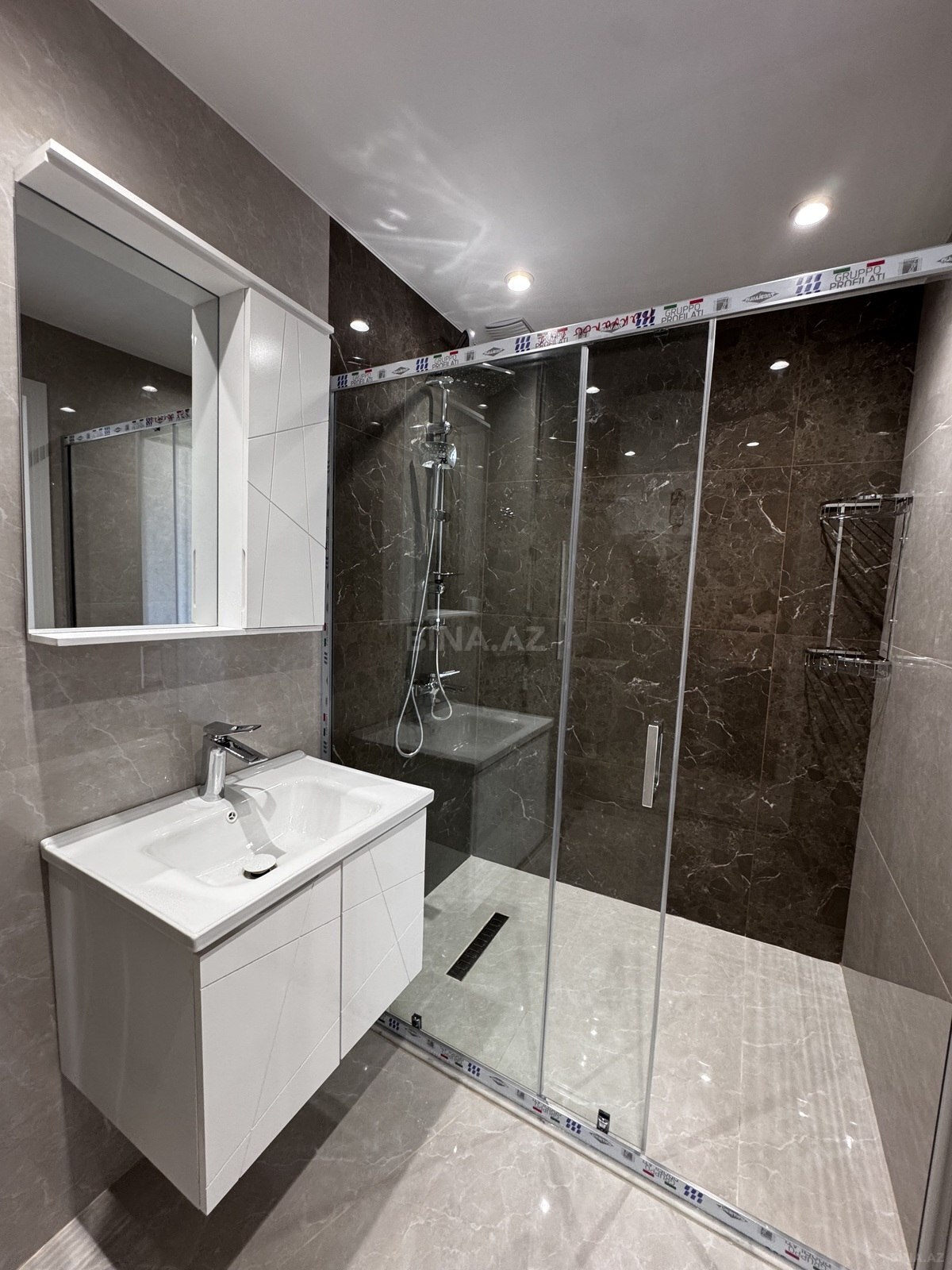 3 otaqlı Köhnə tikili, Bakıxanov q., Bakı