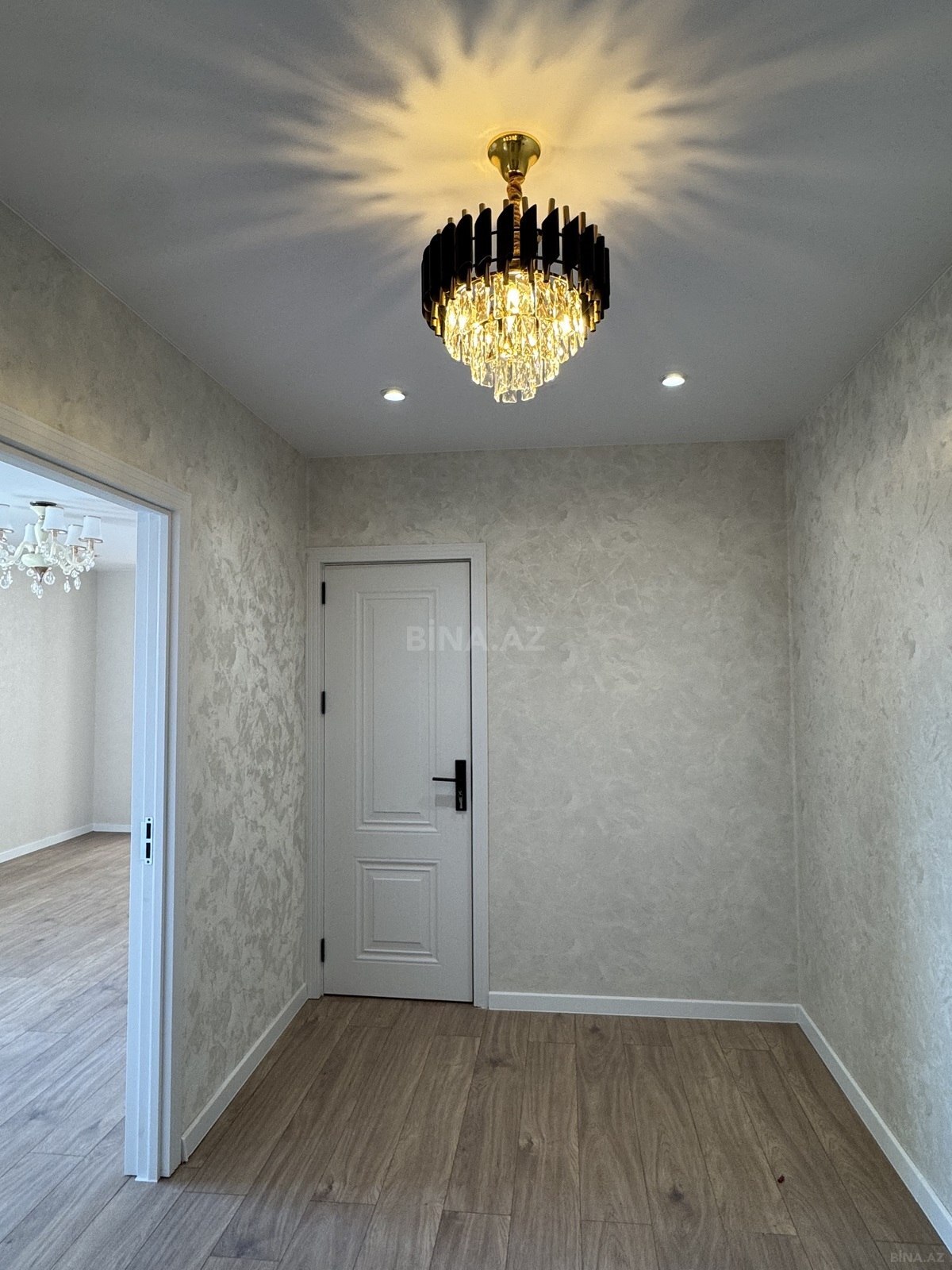3 otaqlı Köhnə tikili, Bakıxanov q., Bakı
