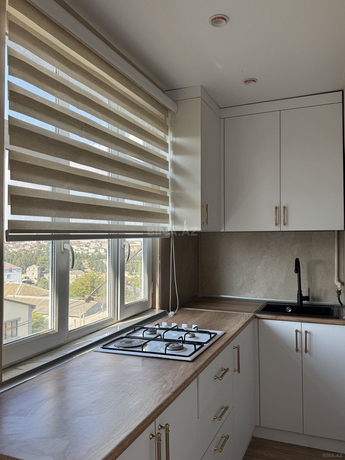3 otaqlı Köhnə tikili, Bakıxanov q., Bakı