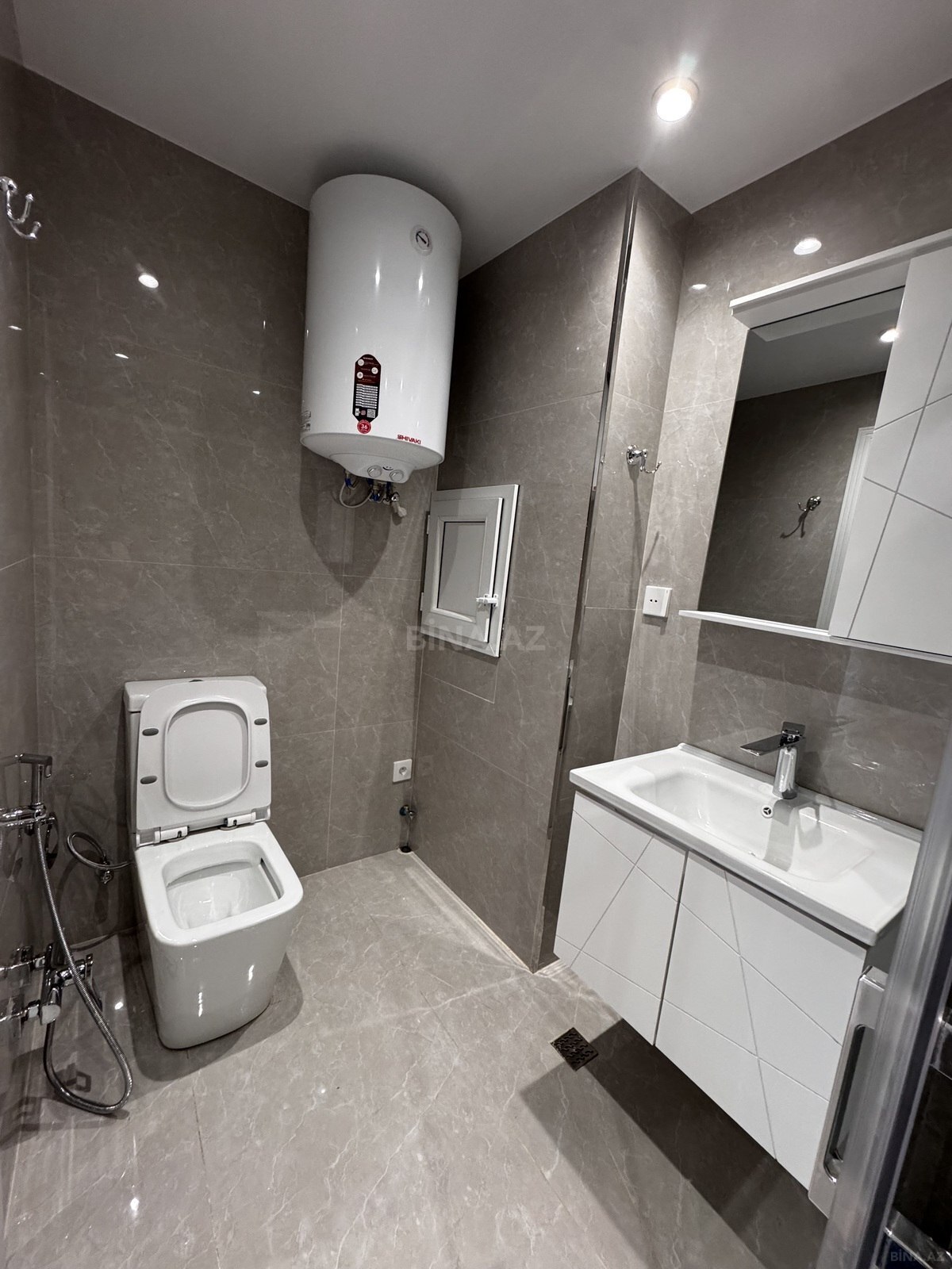 3 otaqlı Köhnə tikili, Bakıxanov q., Bakı