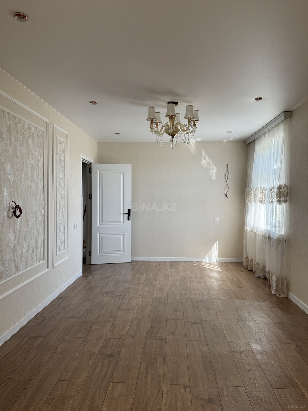 3 otaqlı Köhnə tikili, Bakıxanov q., Bakı
