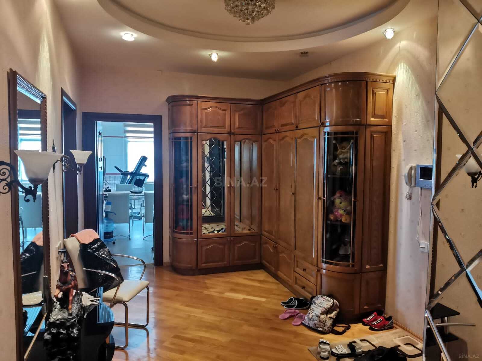 3 otaqlı Yeni tikili, Nizami m., Bakı