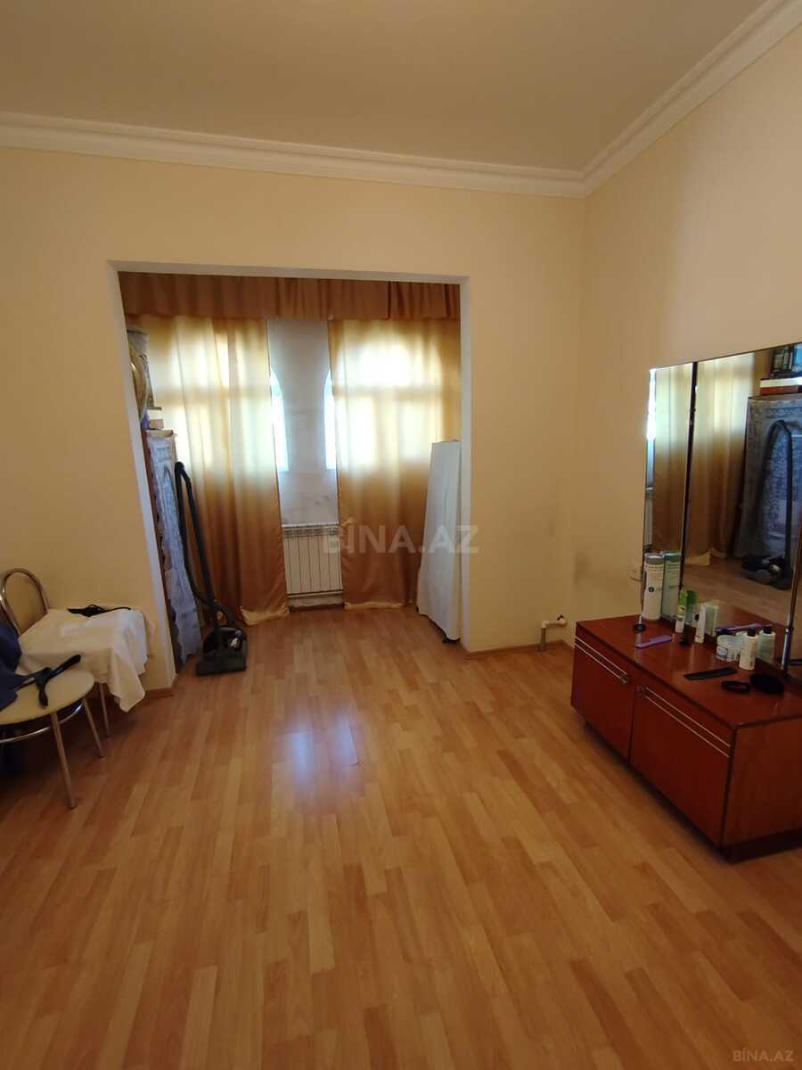 4 otaqlı Köhnə tikili, İnşaatçılar m., Bakı