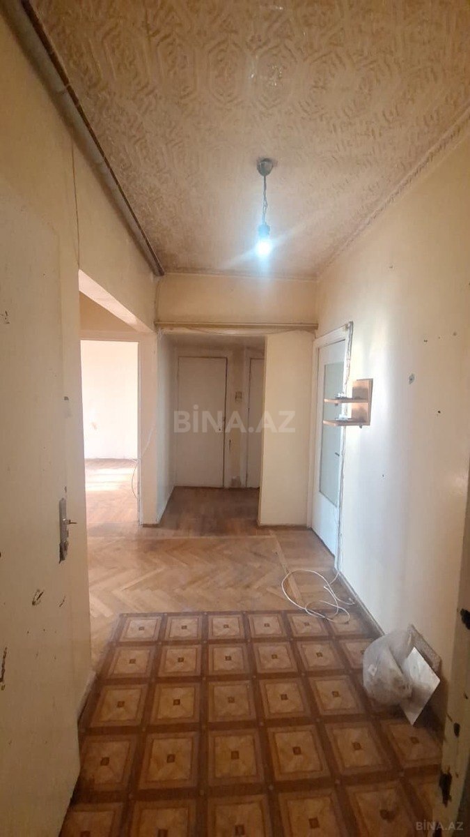 3 otaqlı Köhnə tikili, Qara Qarayev m., Bakı