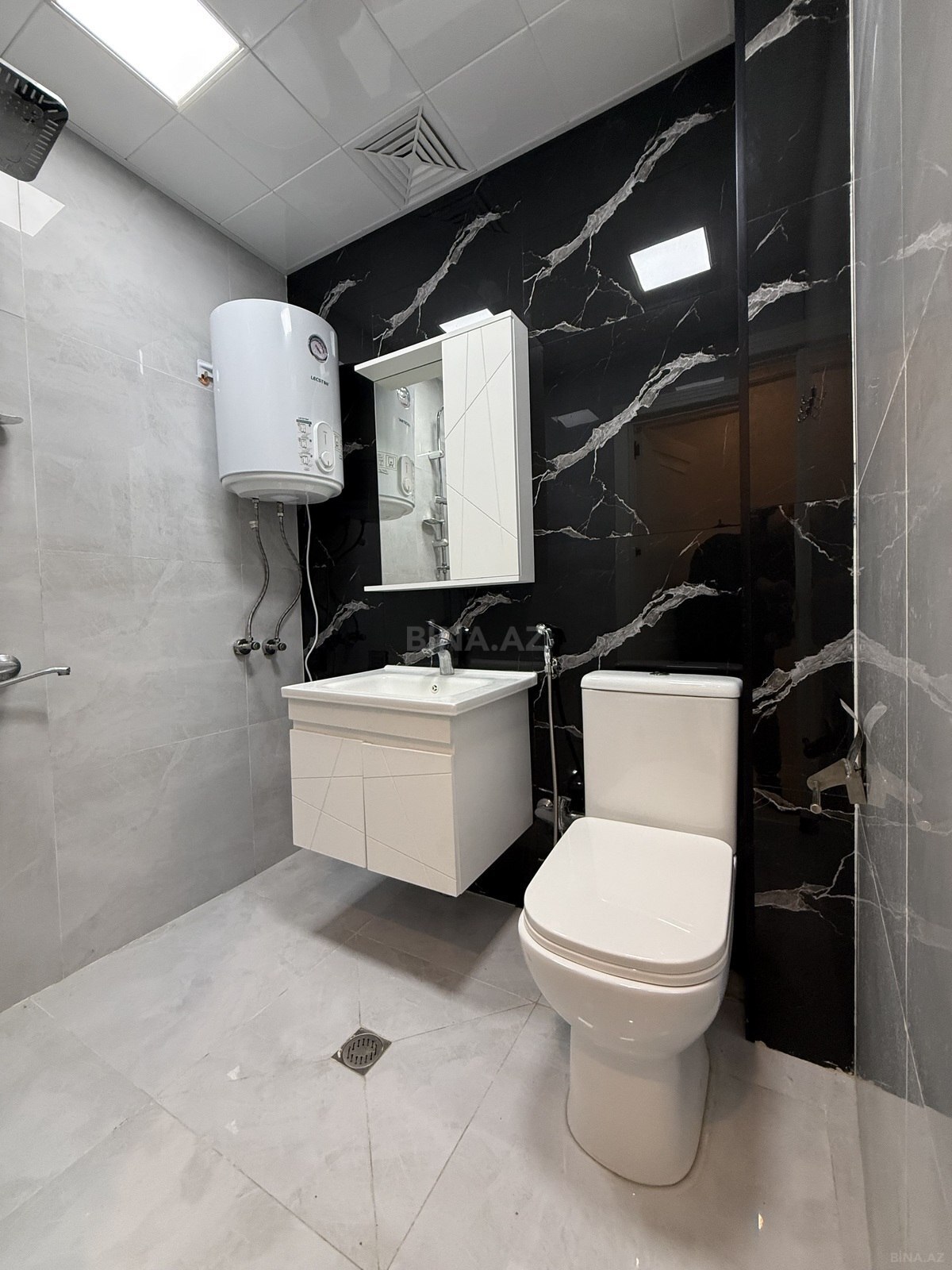 2 otaqlı Köhnə tikili, Neftçilər m., Bakı