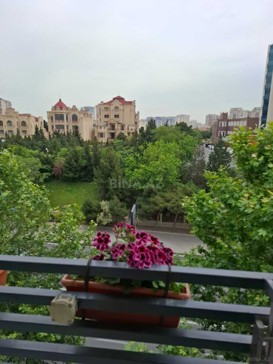 2 otaqlı Köhnə tikili, Nizami m., Bakı