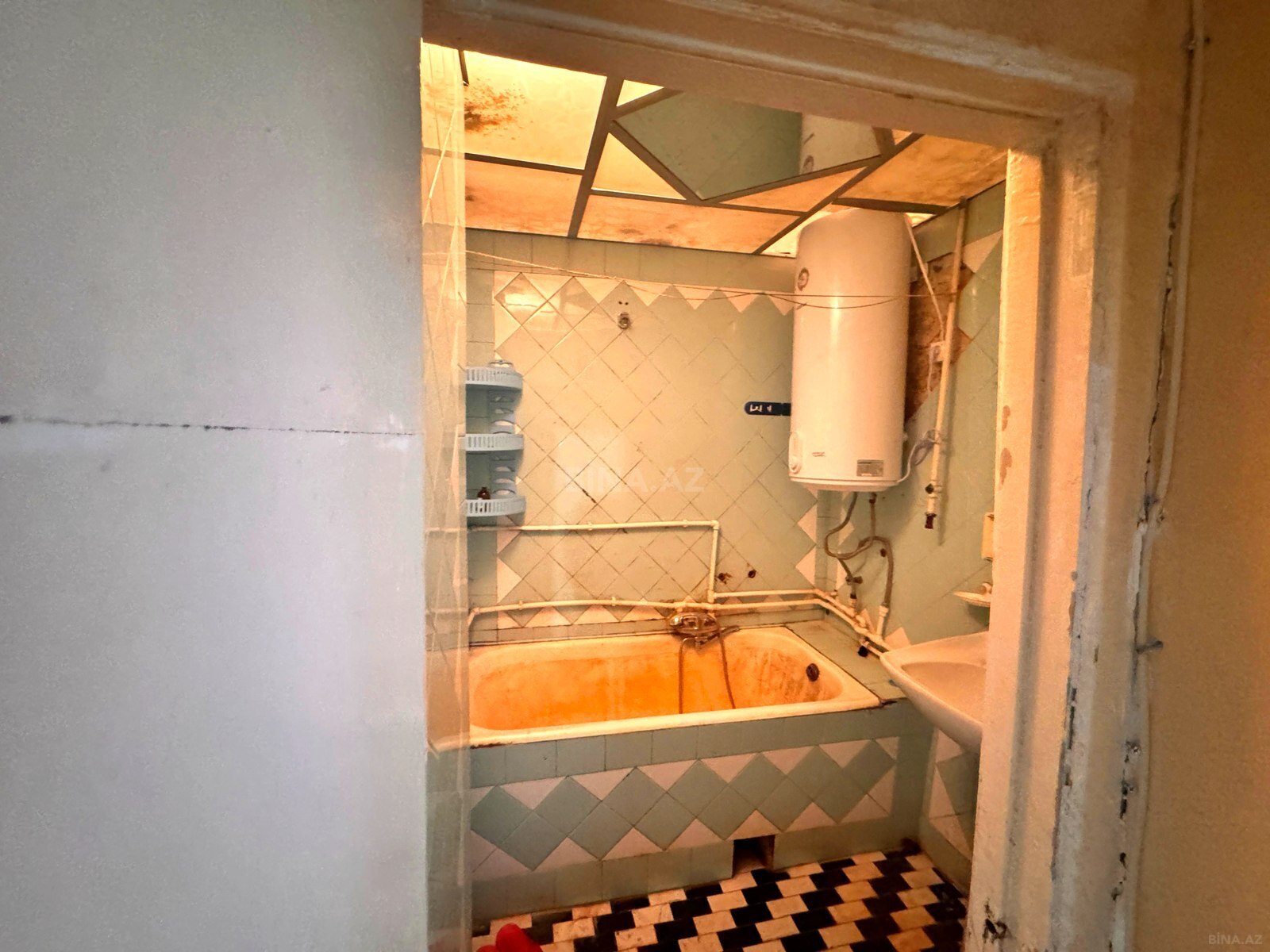 3 otaqlı Köhnə tikili, Qara Qarayev m., Bakı