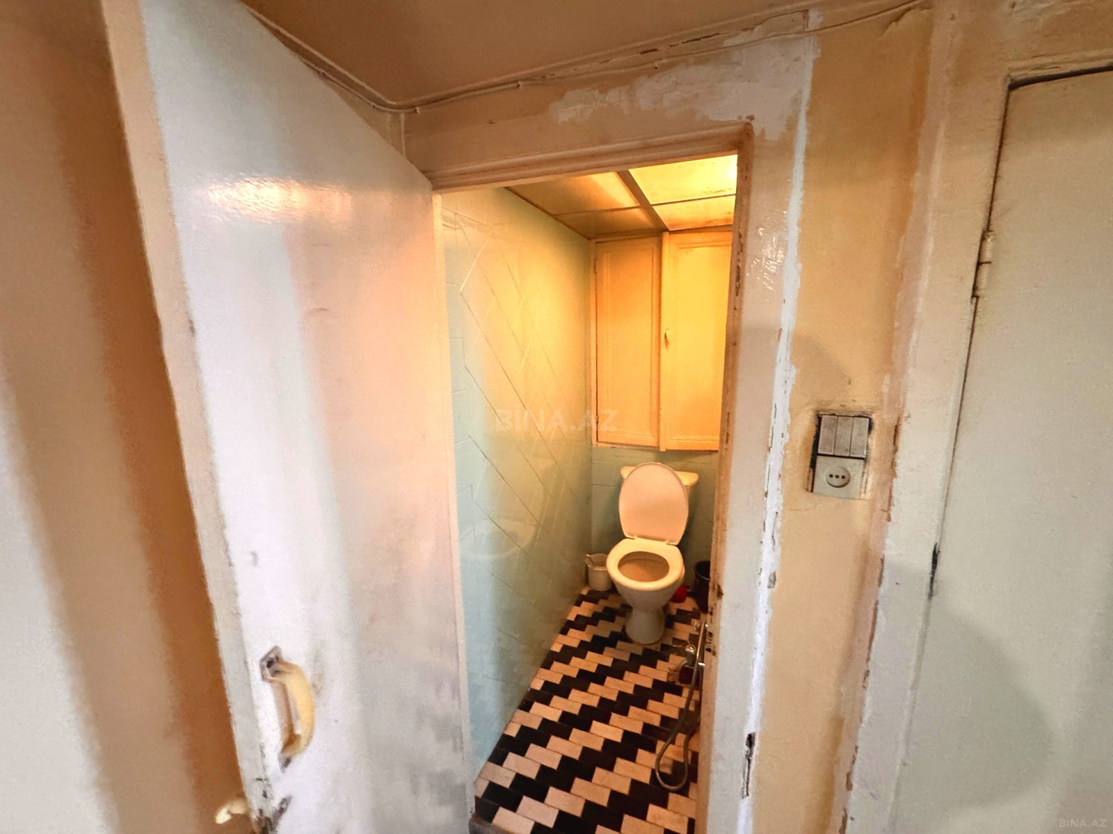 3 otaqlı Köhnə tikili, Qara Qarayev m., Bakı