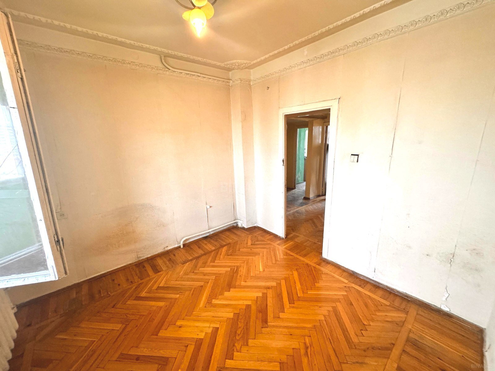3 otaqlı Köhnə tikili, Qara Qarayev m., Bakı