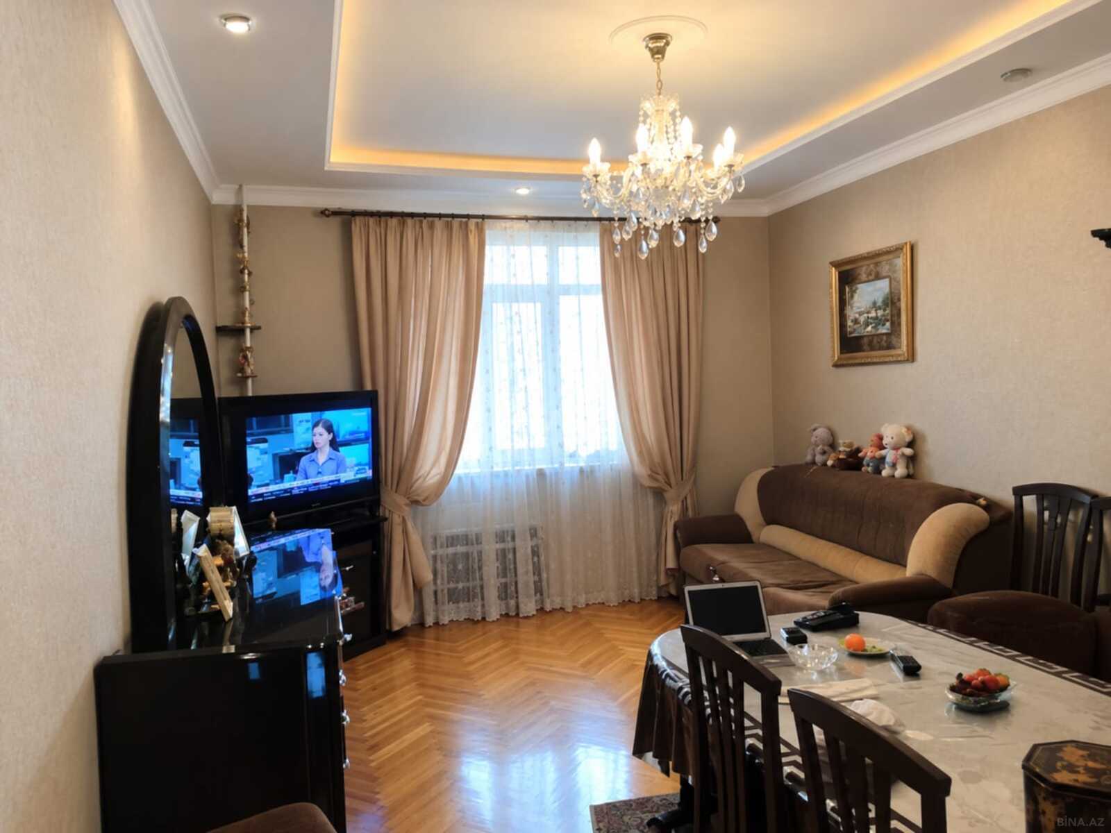 4 otaqlı Köhnə tikili, 28 May m., Bakı