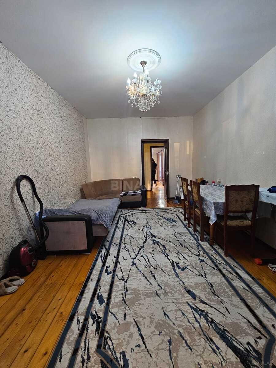 2 otaqlı Köhnə tikili, Elmlər Akademiyası m., Bakı