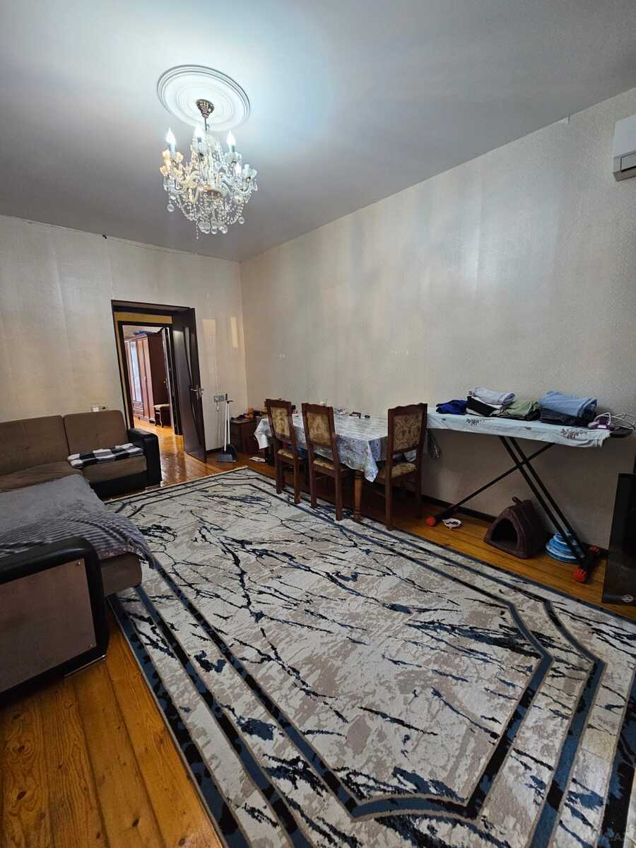 2 otaqlı Köhnə tikili, Elmlər Akademiyası m., Bakı