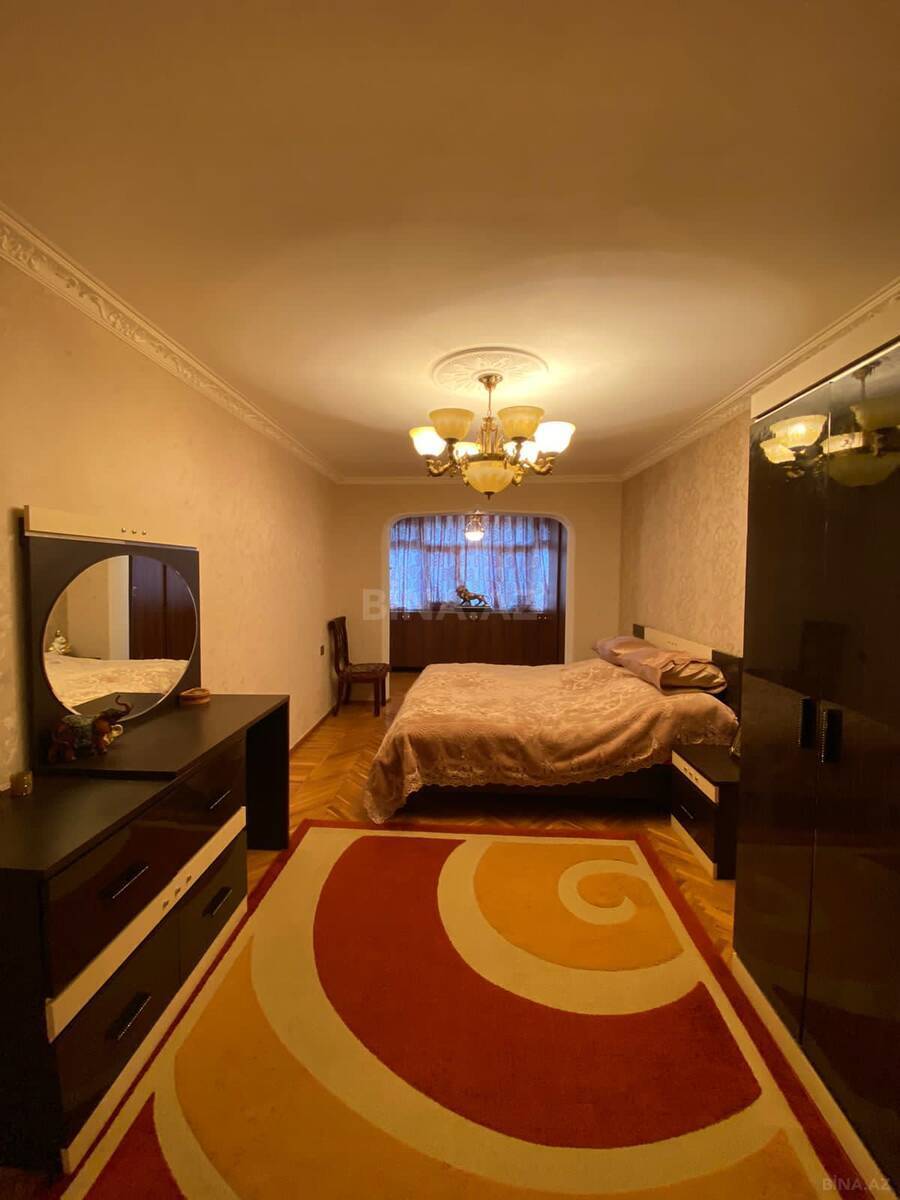 4 otaqlı Köhnə tikili, Neftçilər m., Bakı
