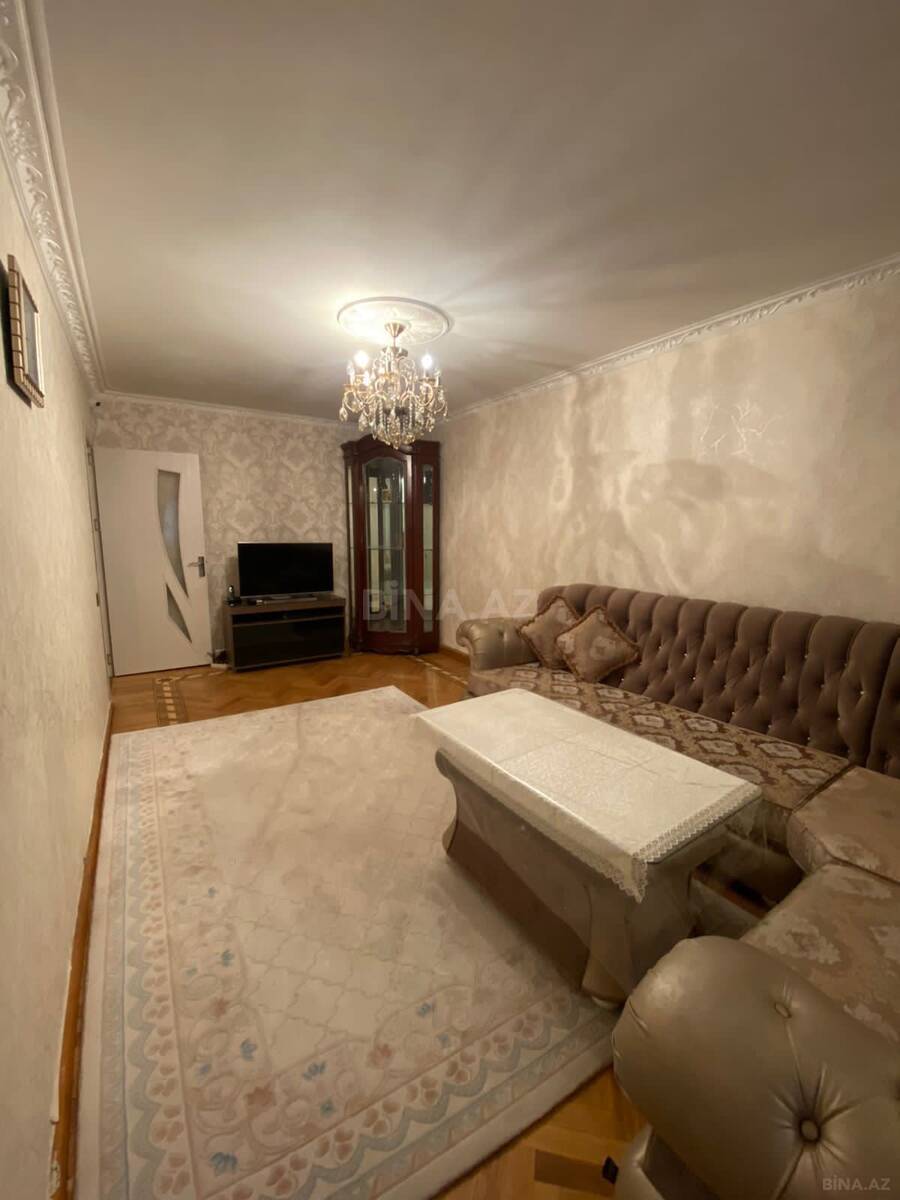 4 otaqlı Köhnə tikili, Neftçilər m., Bakı