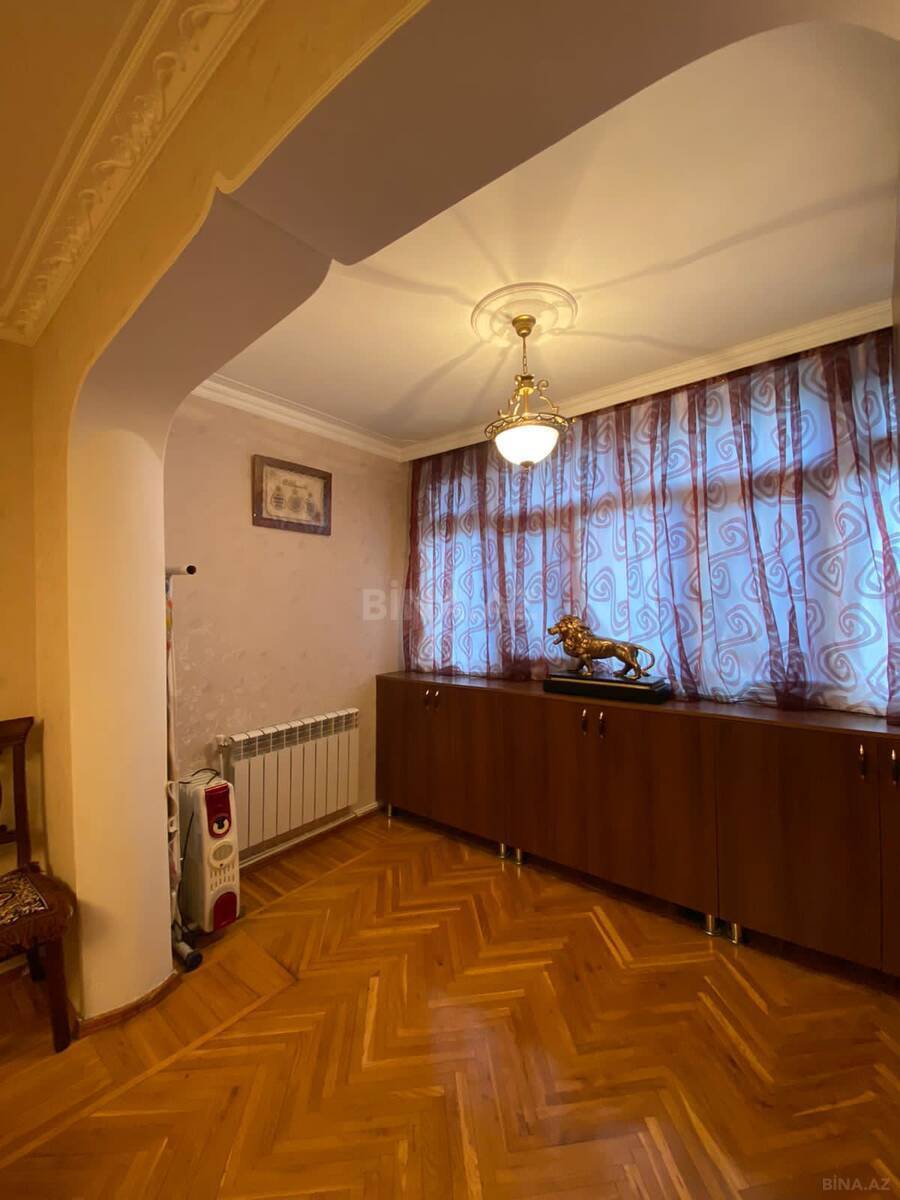 4 otaqlı Köhnə tikili, Neftçilər m., Bakı