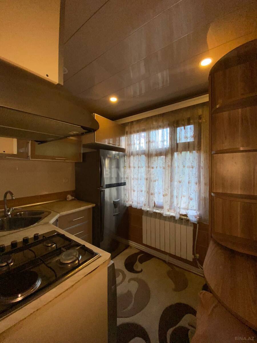 4 otaqlı Köhnə tikili, Neftçilər m., Bakı