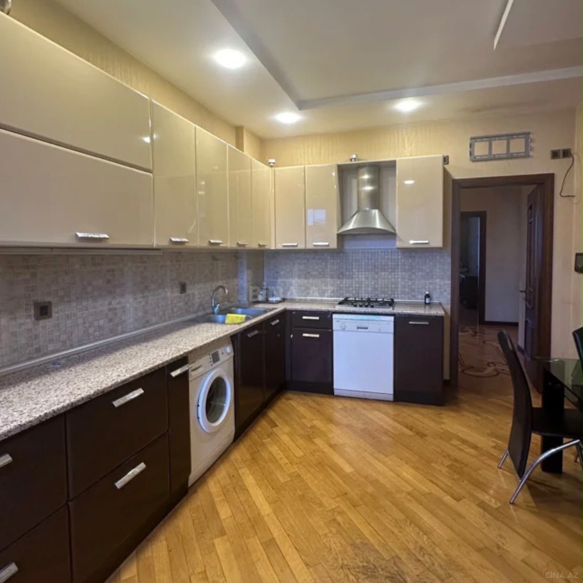 3 otaqlı Yeni tikili, 28 May m., Bakı