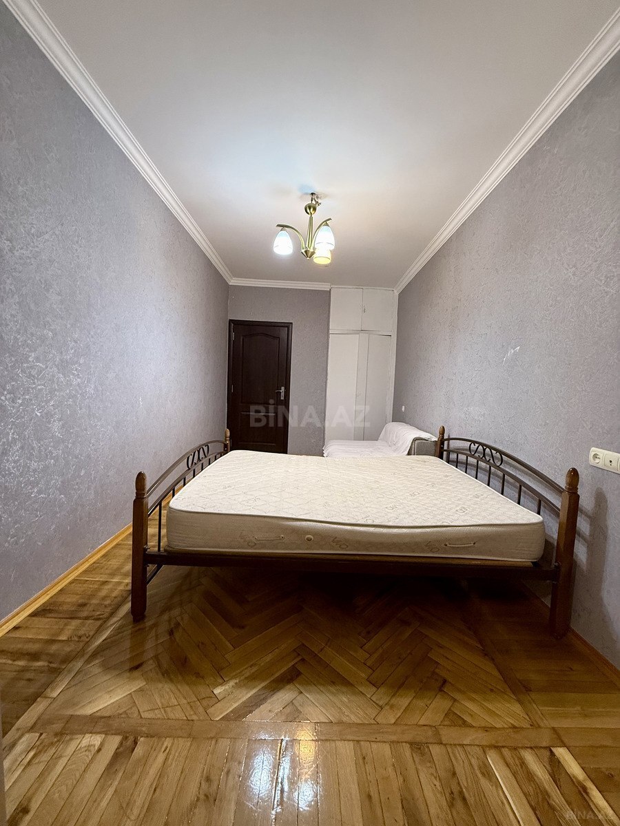 3 otaqlı Köhnə tikili, 28 May m., Bakı