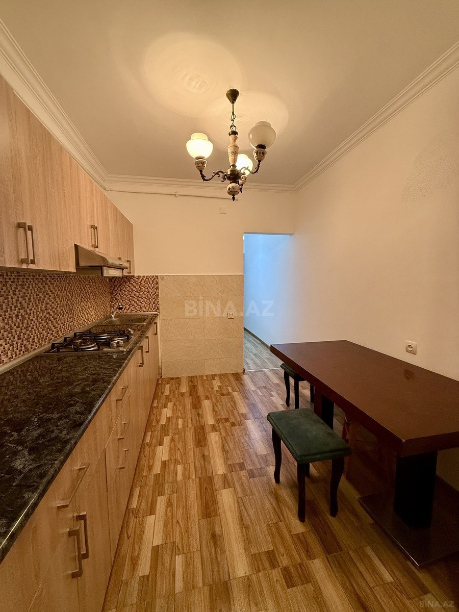 3 otaqlı Köhnə tikili, 28 May m., Bakı