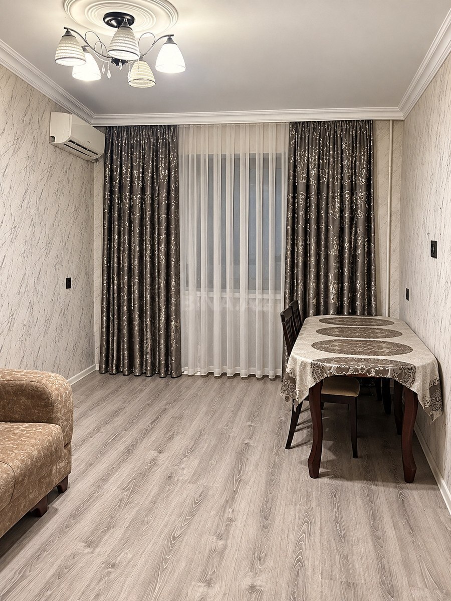 2 otaqlı Köhnə tikili, Neftçilər m., Bakı