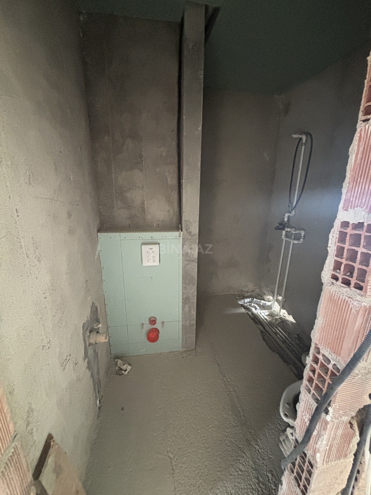 4 otaqlı Köhnə tikili, Qaraçuxur q., Bakı