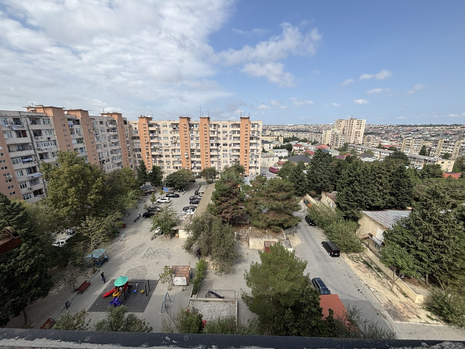 4 otaqlı Köhnə tikili, Qaraçuxur q., Bakı