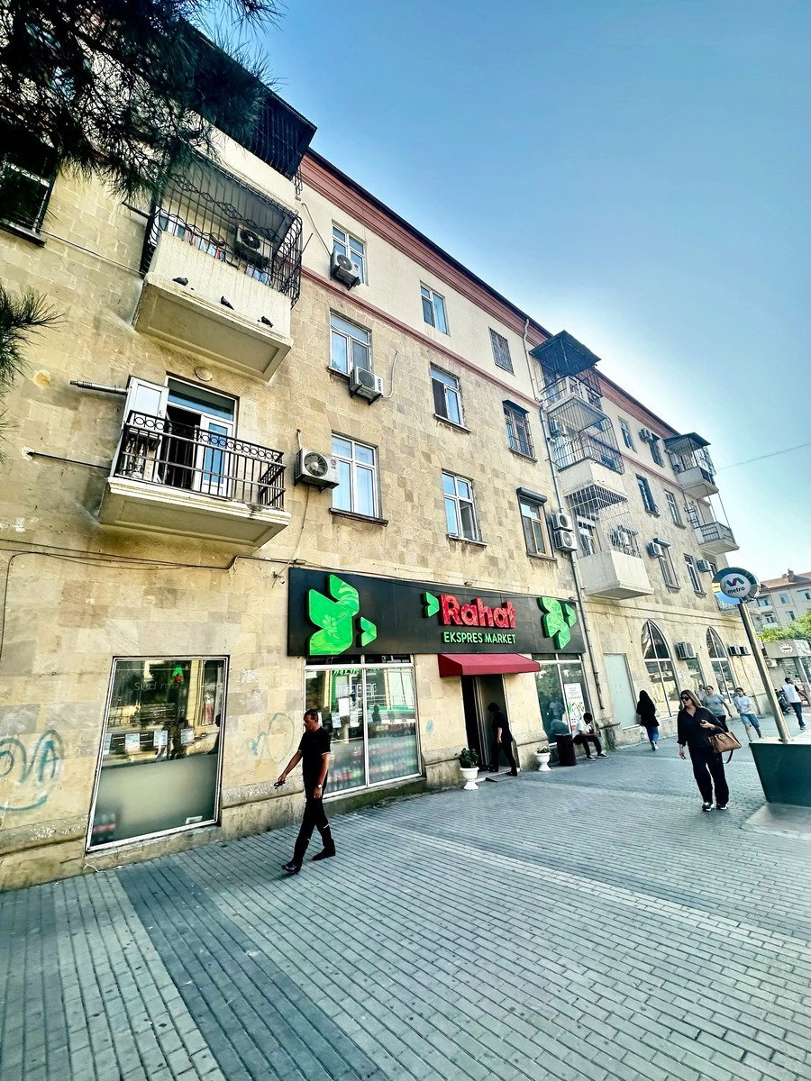 3 otaqlı Köhnə tikili, Qara Qarayev m., Bakı