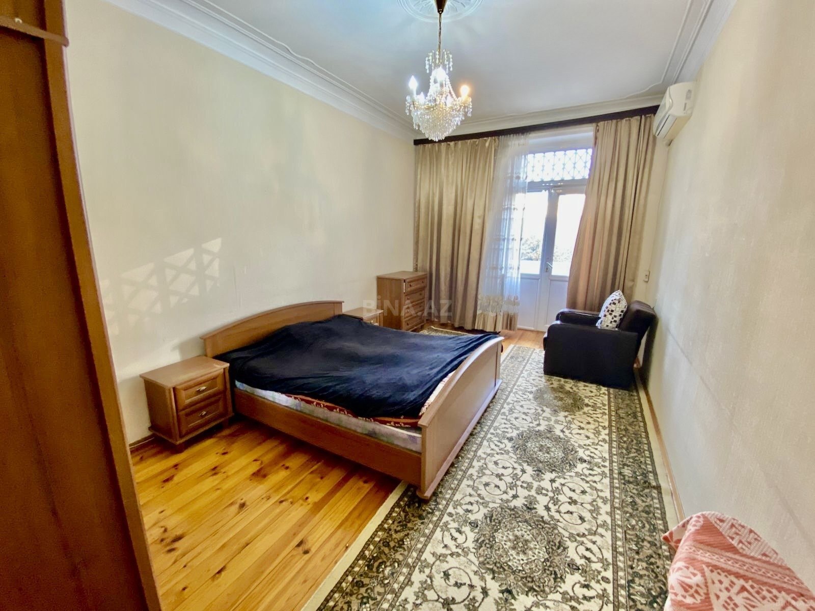 3 otaqlı Köhnə tikili, Qara Qarayev m., Bakı