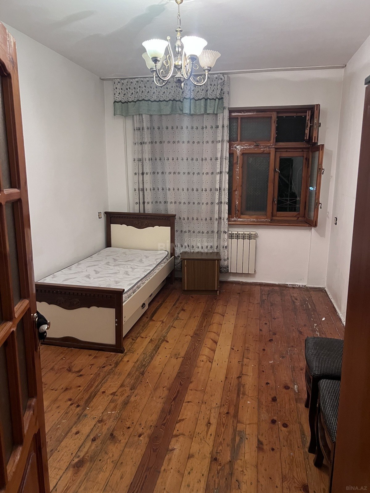 3 otaqlı Köhnə tikili, Xalqlar Dostluğu m., Bakı