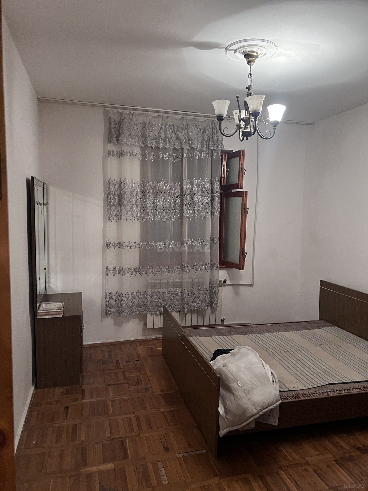 3 otaqlı Köhnə tikili, Xalqlar Dostluğu m., Bakı