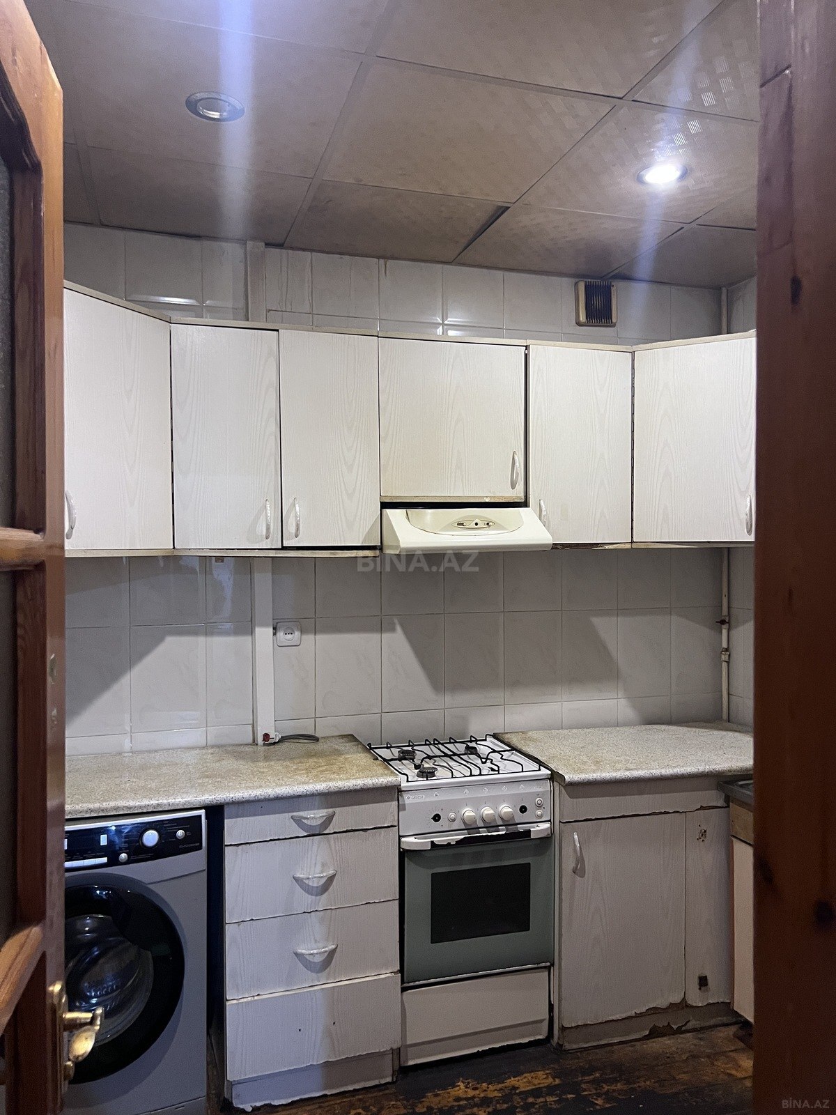 3 otaqlı Köhnə tikili, Xalqlar Dostluğu m., Bakı
