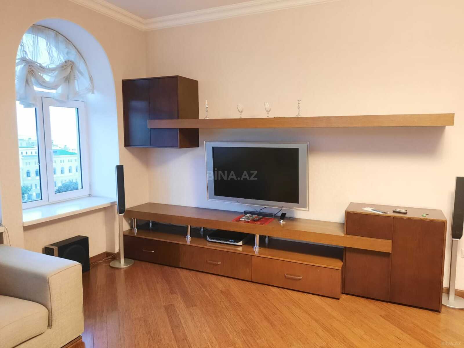 3 otaqlı Köhnə tikili, Sahil m., Bakı