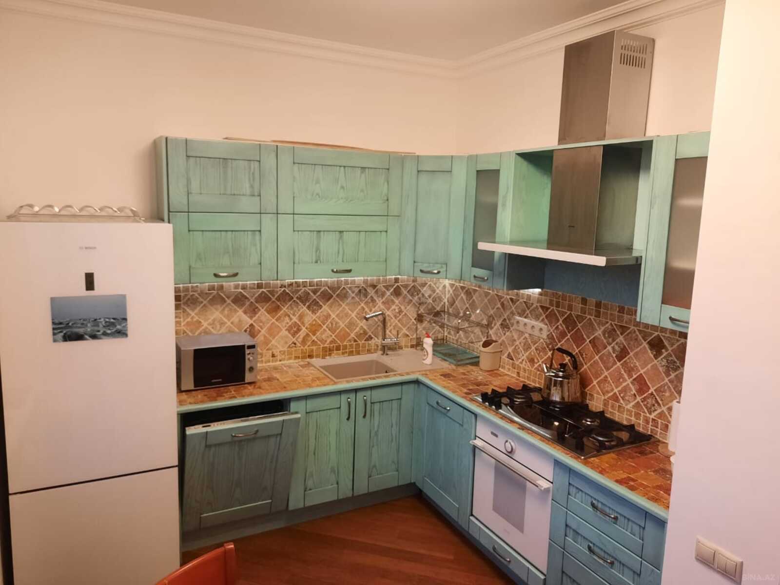 3 otaqlı Köhnə tikili, Sahil m., Bakı