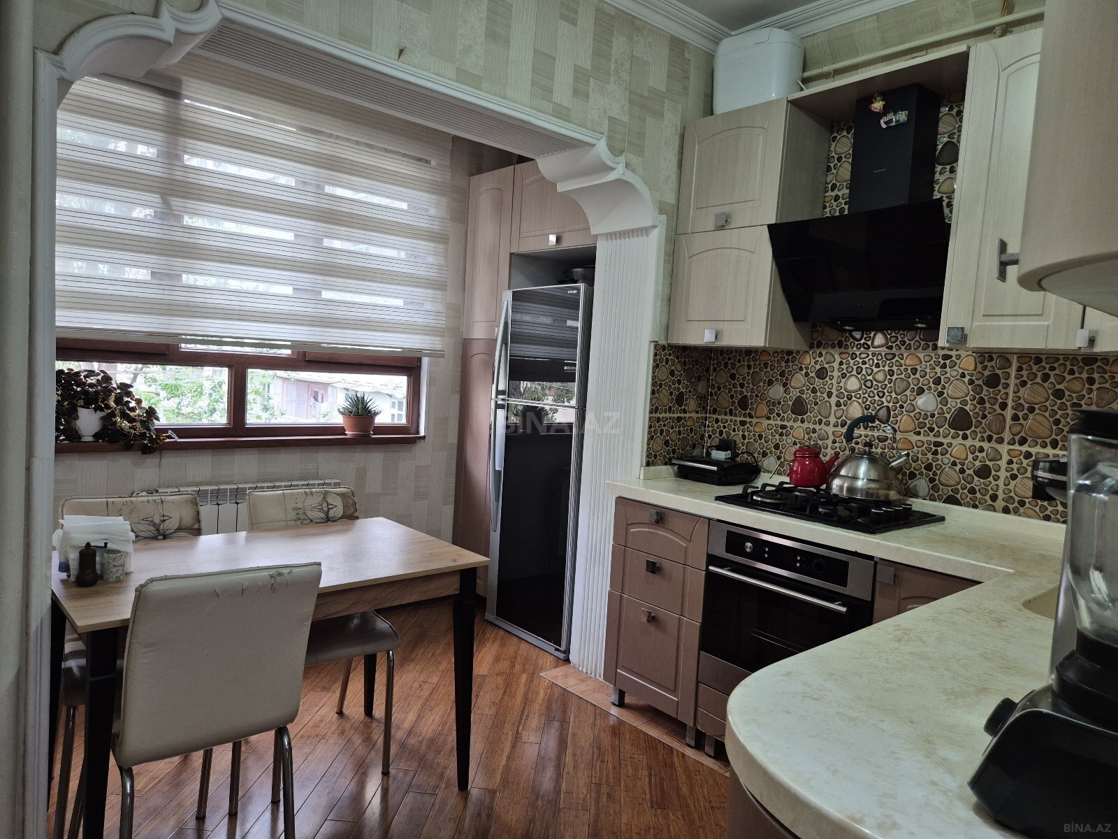 3 otaqlı Köhnə tikili, Xalqlar Dostluğu m., Bakı