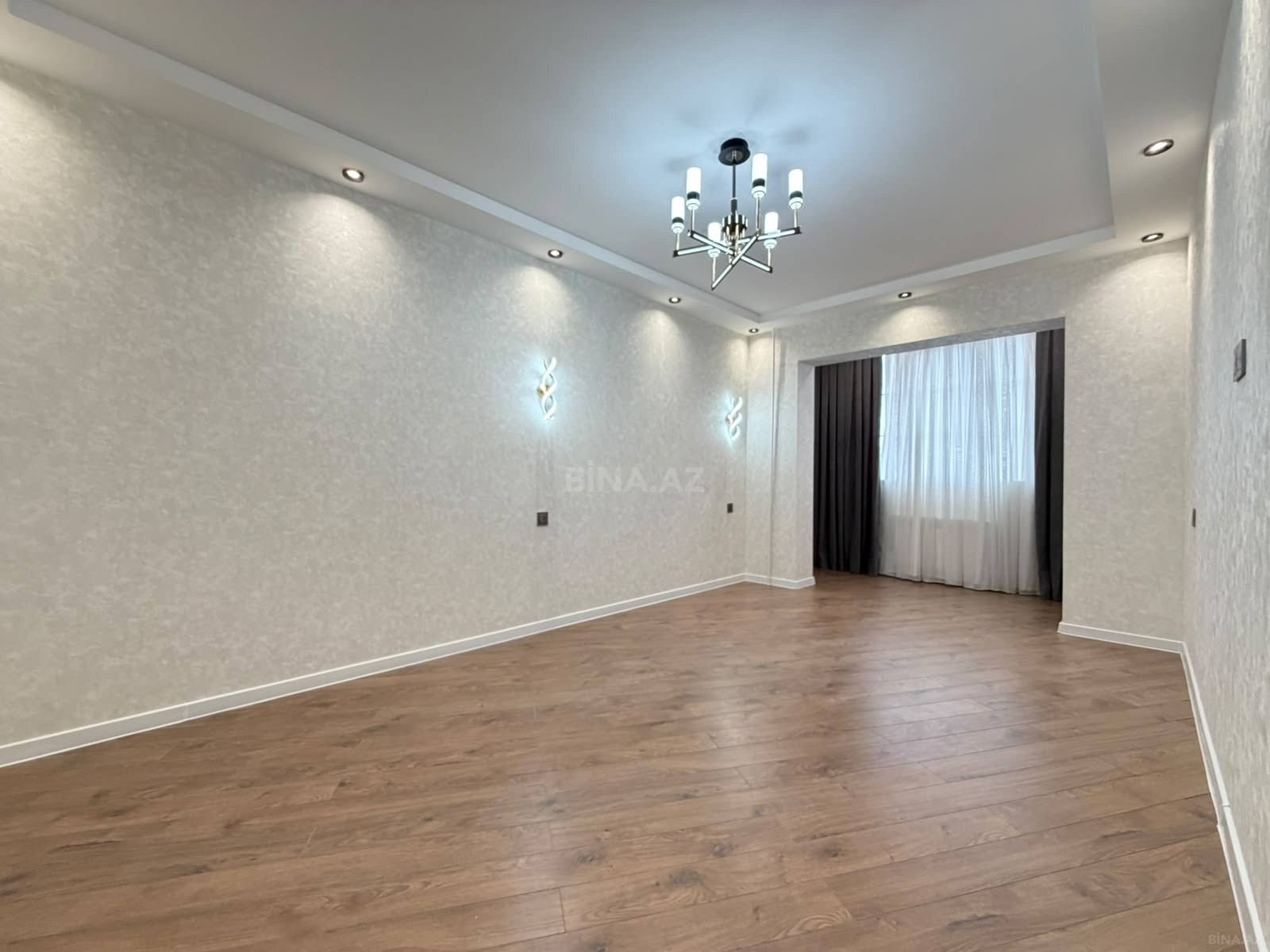 3 otaqlı Köhnə tikili, Xalqlar Dostluğu m., Bakı