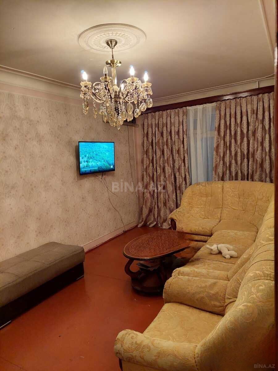 3 otaqlı Köhnə tikili, Xalqlar Dostluğu m., Bakı