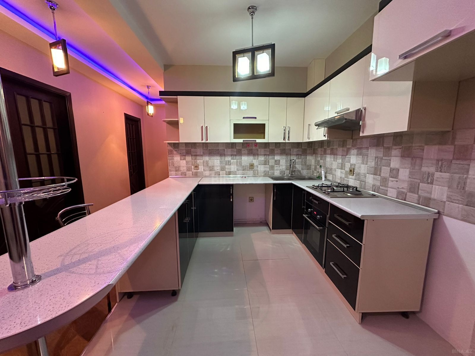3 otaqlı Yeni tikili, Şah İsmayıl Xətai m., Bakı