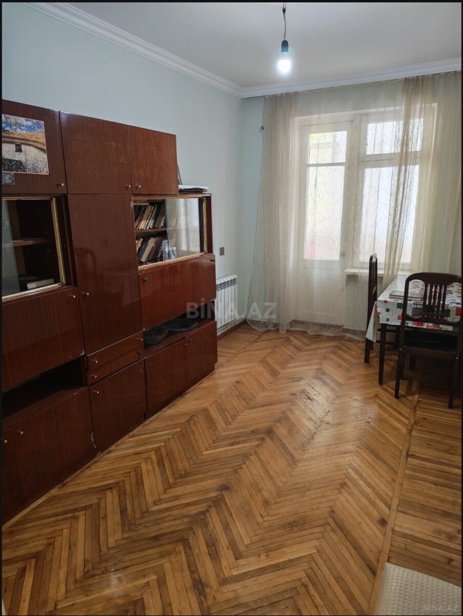 3 otaqlı Köhnə tikili, Xalqlar Dostluğu m., Bakı