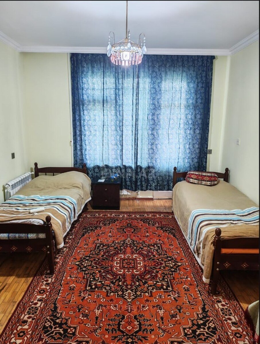 3 otaqlı Köhnə tikili, Xalqlar Dostluğu m., Bakı