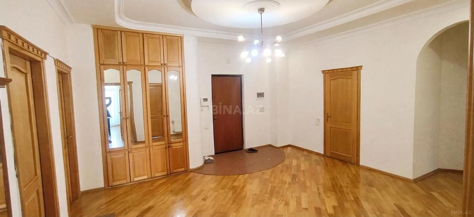 4 otaqlı Yeni tikili, Nizami m., Bakı