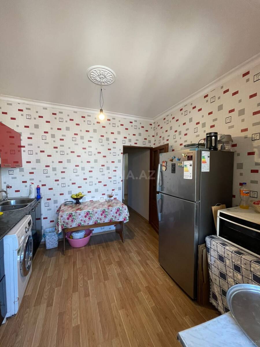 3 otaqlı Köhnə tikili, Həzi Aslanov m., Bakı