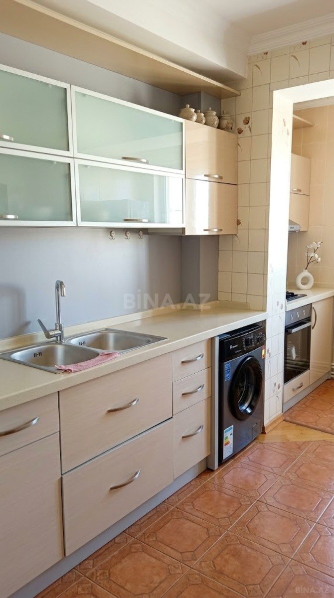 3 otaqlı Köhnə tikili, Gənclik m., Bakı