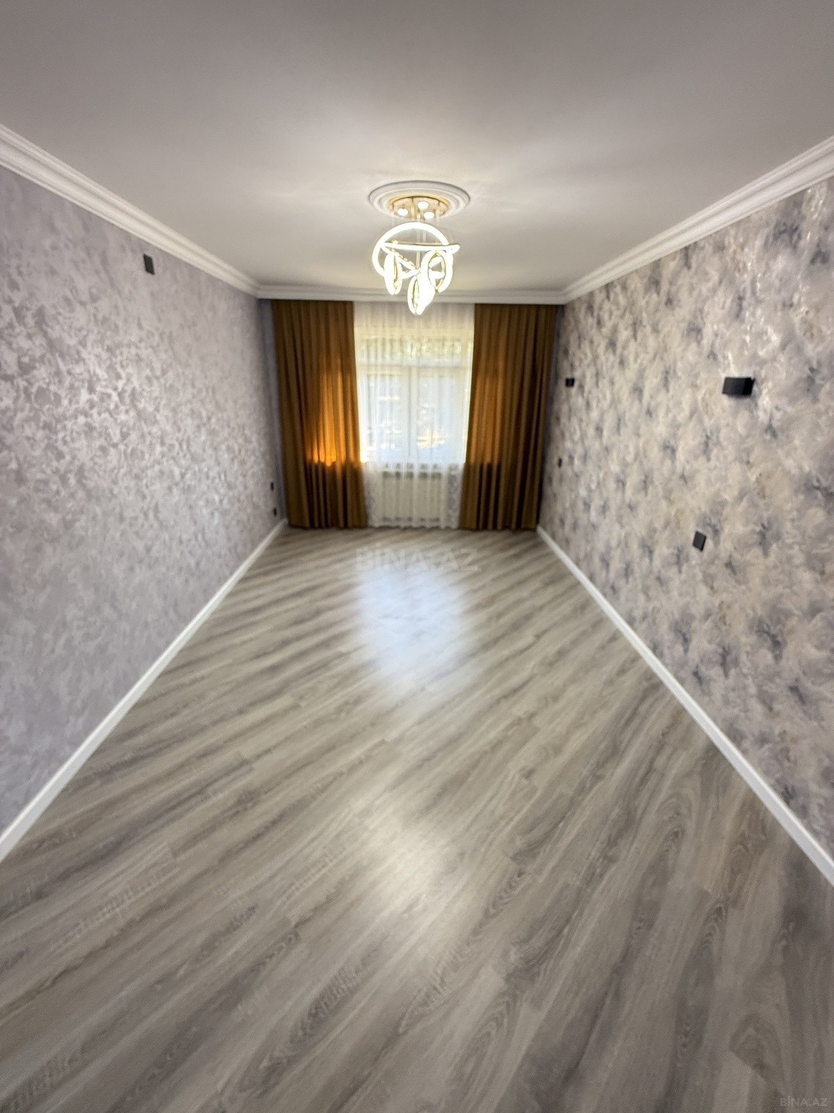 3 otaqlı Köhnə tikili, Neftçilər m., Bakı