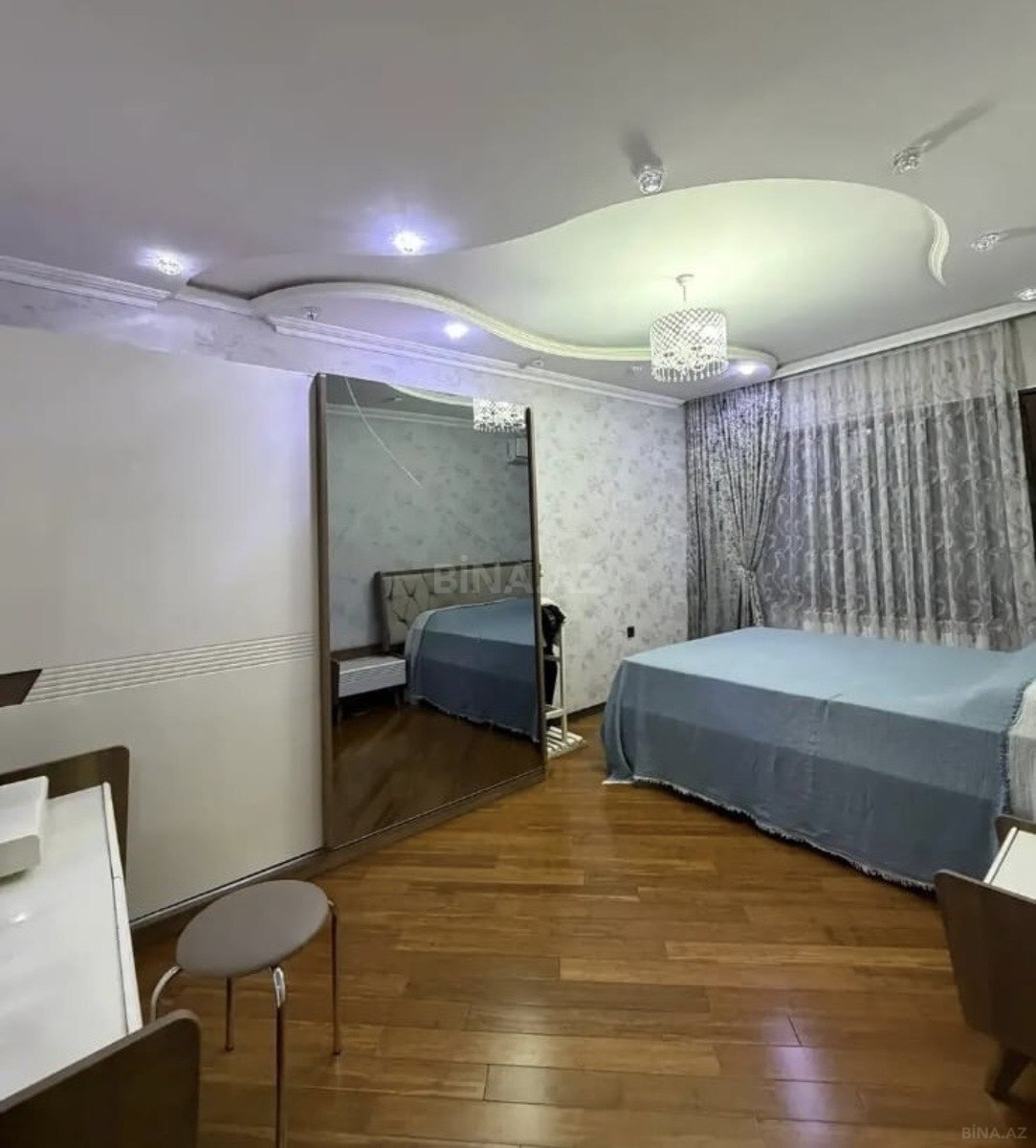 3 otaqlı Köhnə tikili, Xalqlar Dostluğu m., Bakı