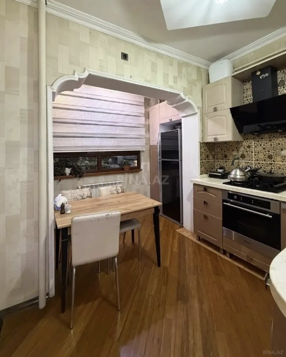 3 otaqlı Köhnə tikili, Xalqlar Dostluğu m., Bakı