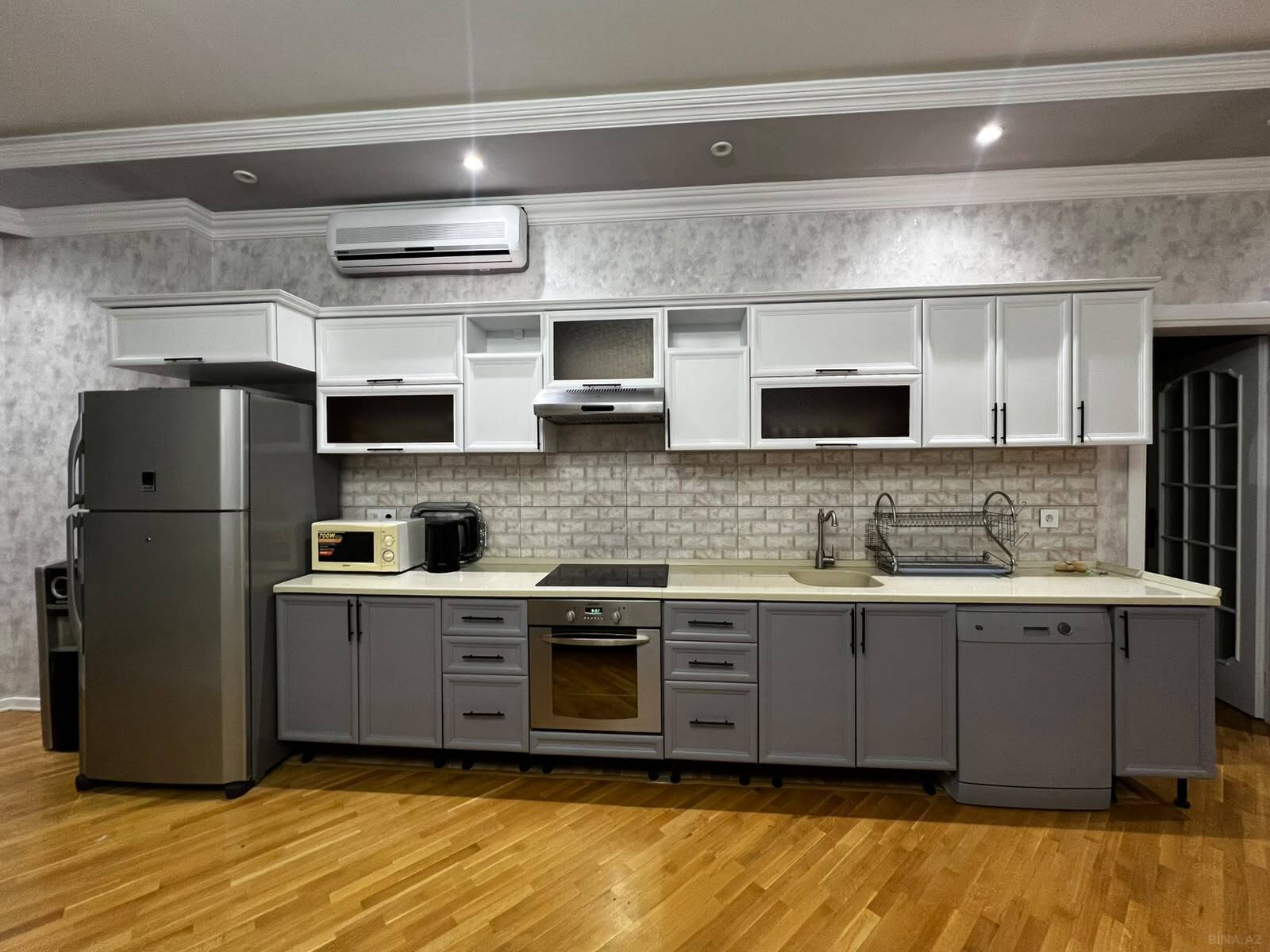 3 otaqlı Yeni tikili, 28 May m., Bakı