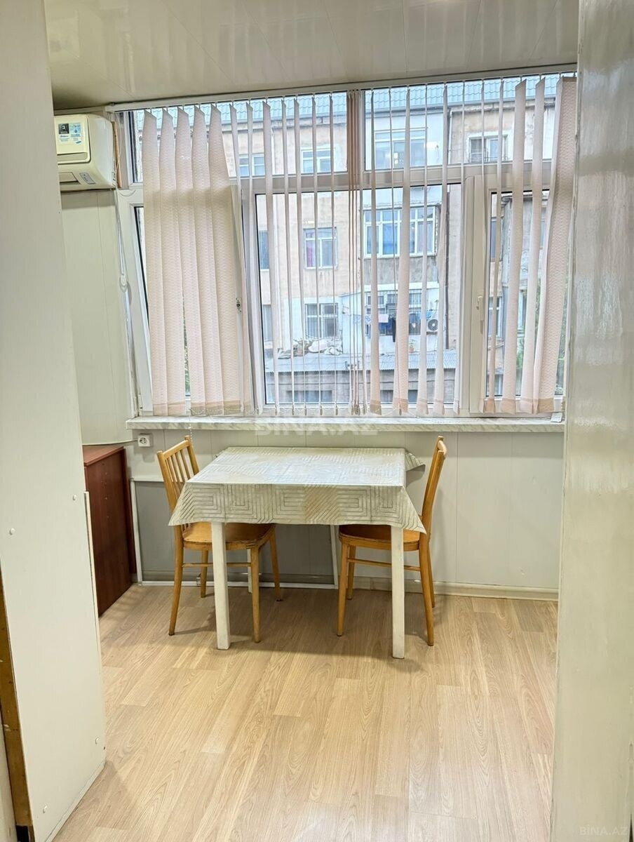 3 otaqlı Köhnə tikili, Elmlər Akademiyası m., Bakı