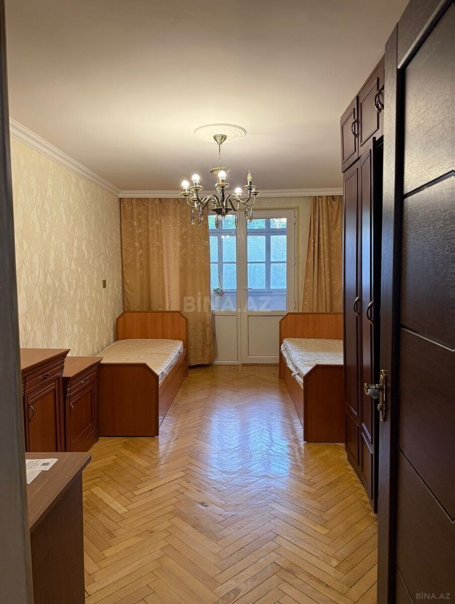 3 otaqlı Köhnə tikili, Elmlər Akademiyası m., Bakı