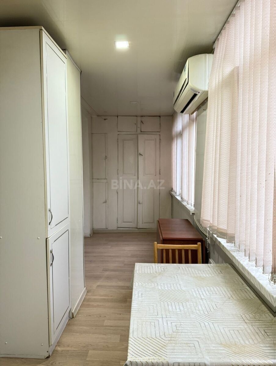 3 otaqlı Köhnə tikili, Elmlər Akademiyası m., Bakı